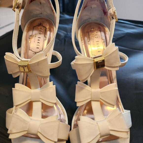 Ted Baker white heels with bow - Picture 5 of 15